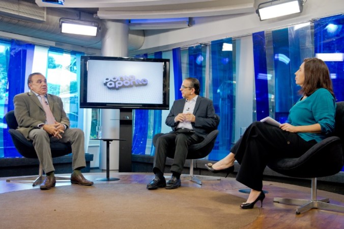 Gaudêncio Torquato é entrevistado por Antonio Lavareda Mônica Bergamo